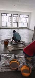 Comparison diagram of bonded, unbonded, floating, and self-leveling cement screed types on concrete base.